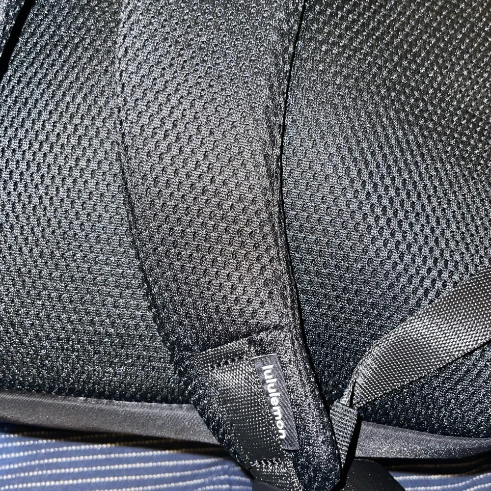 Lululemon Everywhere Backpack 22L Mesh Black NWT